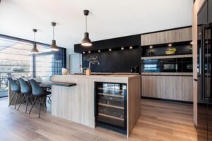 houten-keuken-wijnkoeler