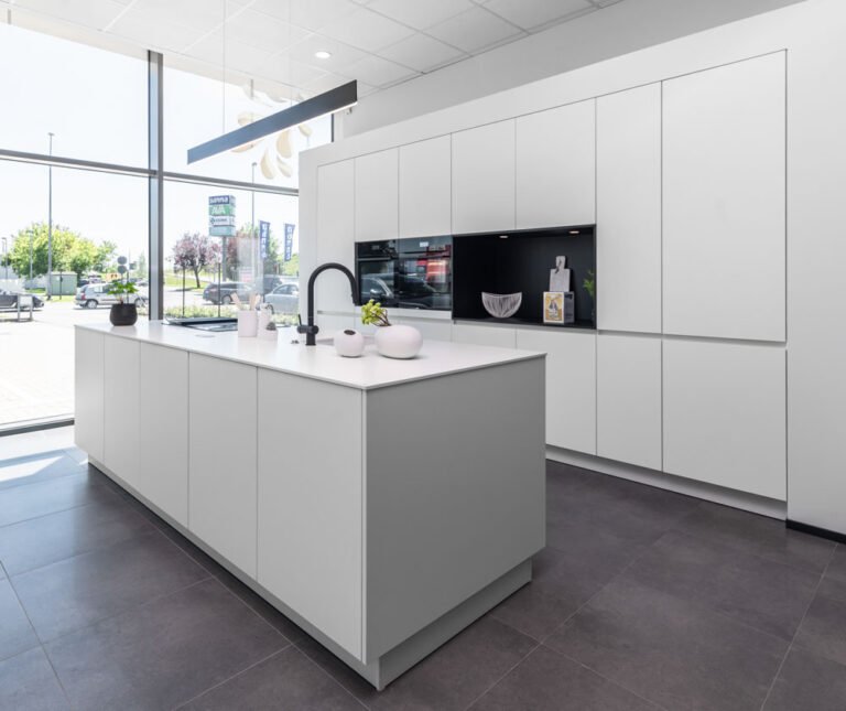 moderne witte keuken