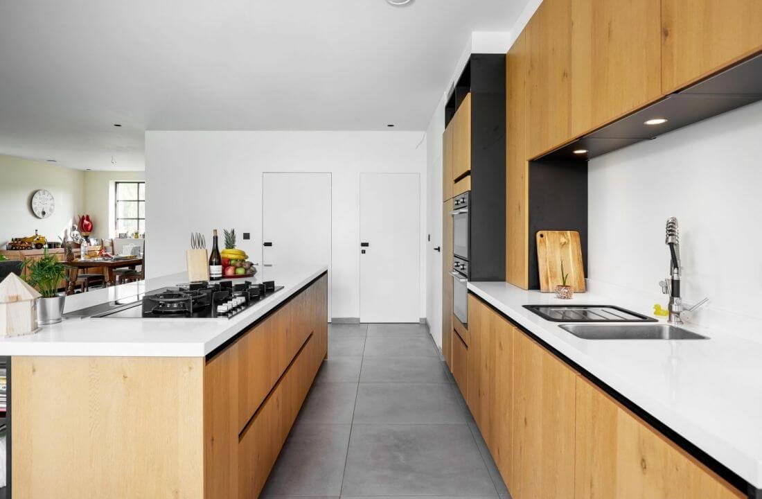 open houten keuken + kookeiland