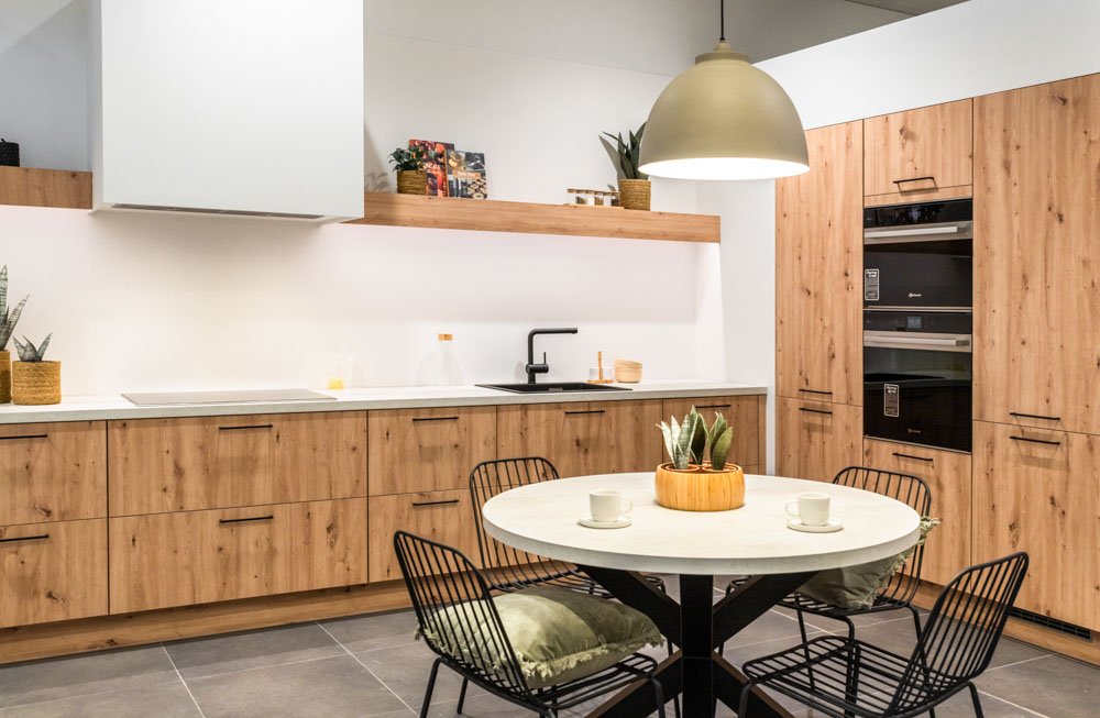 open lichte houten keuken