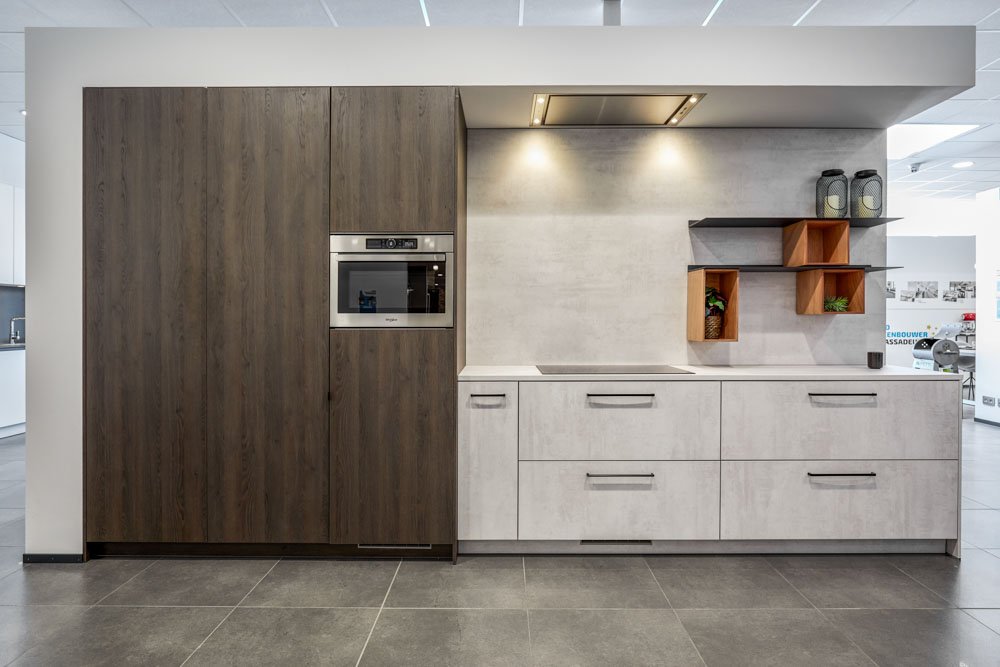 open keuken met meerdere kleuren