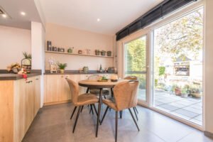landelijke keuken met eetplaats