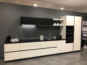 Wit / zwarte open keuken